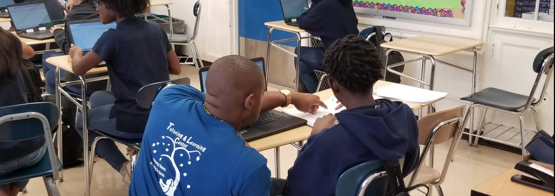 tutor helping students